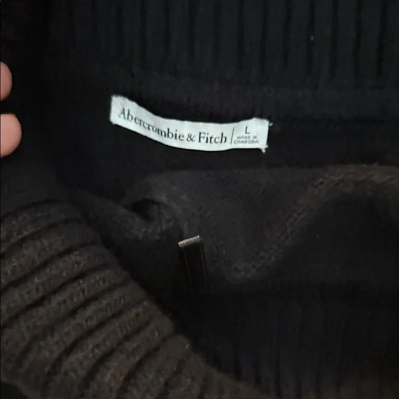 Abercrombie and Fitch  Off-Shoulder Sweater NWT size large - Picture 3 of 3